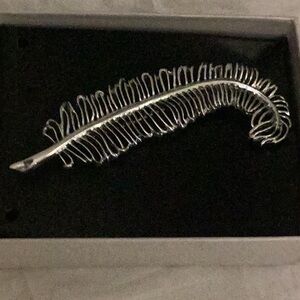 🌻Fun Fashion Brooch Makes Perfect Closet Addition Great Gift 🌻